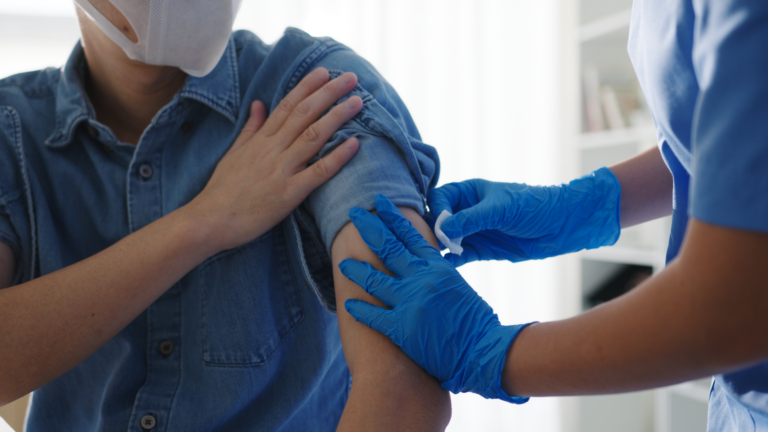 Refuerzan vacunación contra la influenza ante el inicio temprano de la temporada