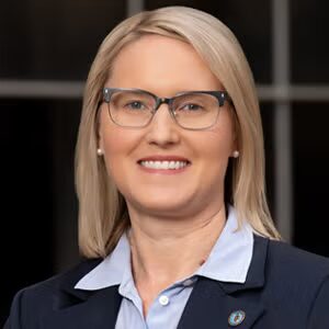 Concejo Municipal de San Diego confirma por unanimidad a Bethany Bezak como directora de operaciones