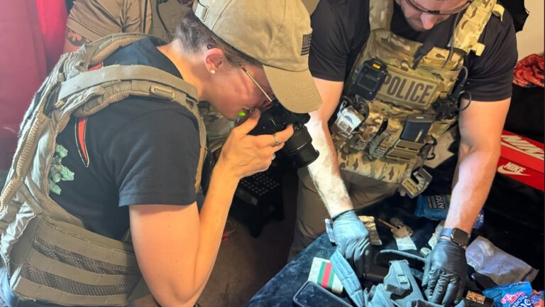 FBI incauta 142 armas ilegales y más de 85 kilos de drogas durante operativo de verano en Colorado